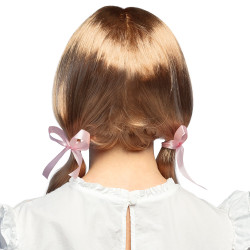 Blond parochňa s copmi, školáčka